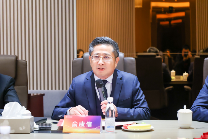 正大天晴常务副总裁俞康信先生 正大天晴常务副总裁俞康信先生